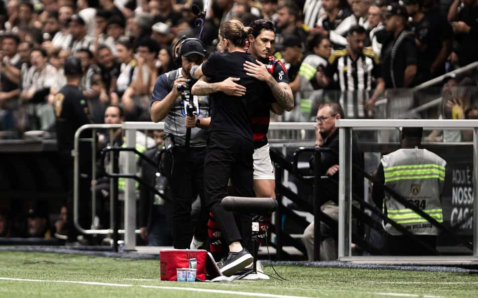 EXCLUSIVO: ex-Flamengo expõe bastidores de 'briga' entre Pedro e Filipe Luís
