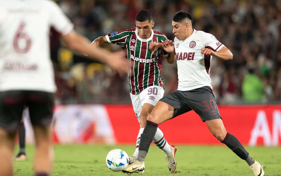 Lance chama atenção em Fluminense x Lanús, pela Sul-Americana: 'Absurdo'