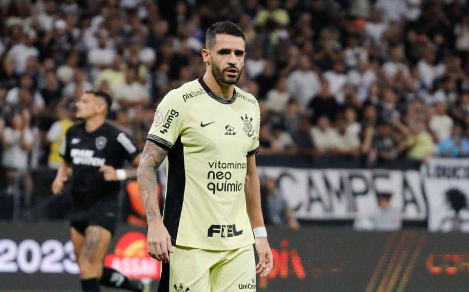 Corinthians homenageia Renato Augusto após anúncio de aposentadoria