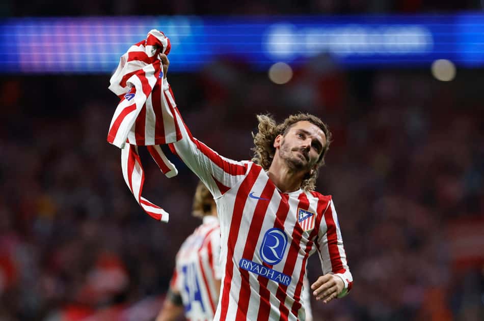 Antoine Griezmann chegou ao gol de número 200 pelo Atlético de Madrid (Foto: Oscar DEL POZO / AFP)