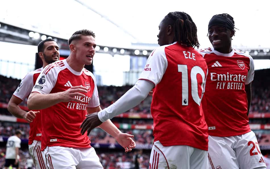 Atacante do Arsenal lesiona o joelho e será baixa por meses