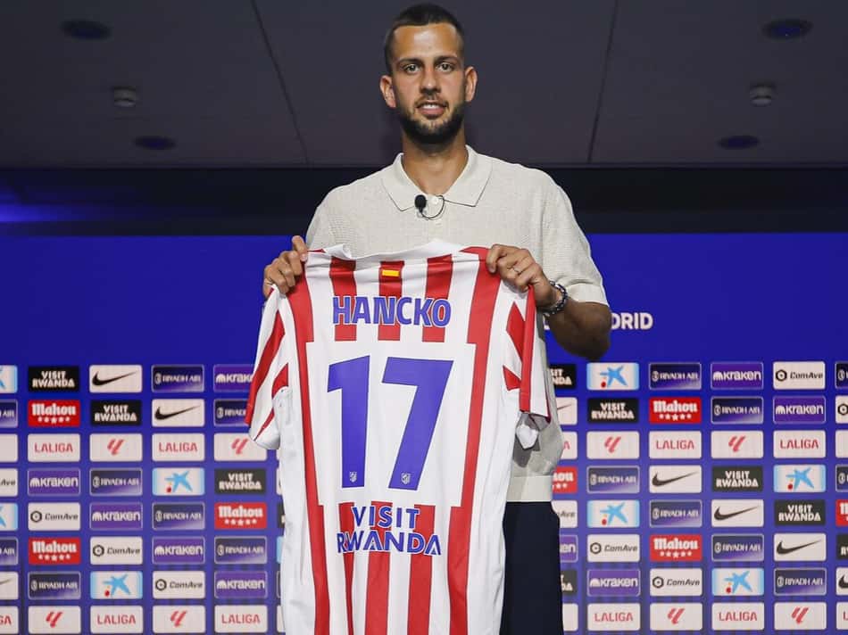 David Hancko em aprsentação pelo Atlético de Madrid (Foto: Divulgação/Atlético de Madrid)