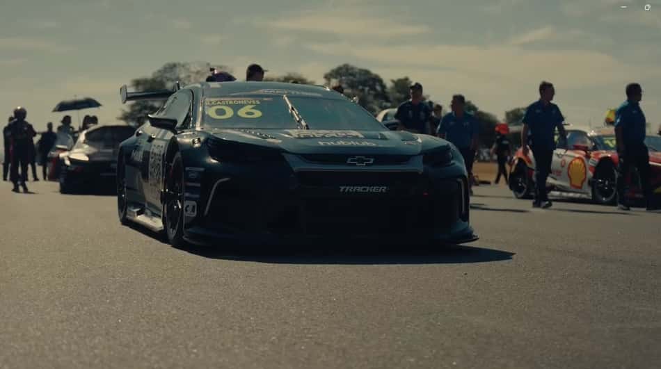 Carro de Helio Castroneves no grid (Foto: Cartaz da Race Week em Cascavel (Foto: Castroneves Racing)