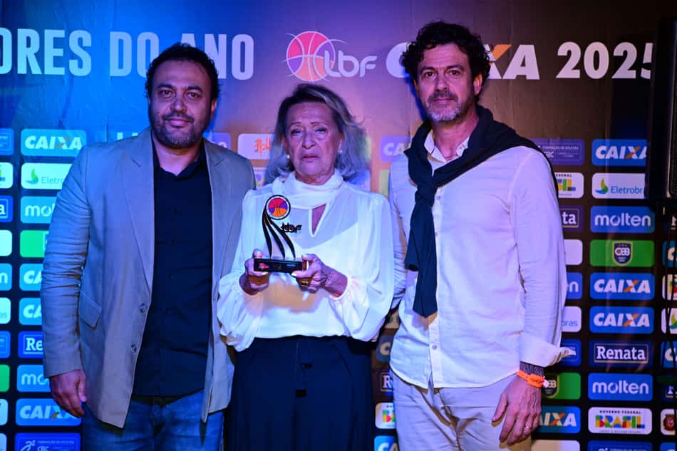Familiares de Vendramini receberam o troféu de Melhor Treinador