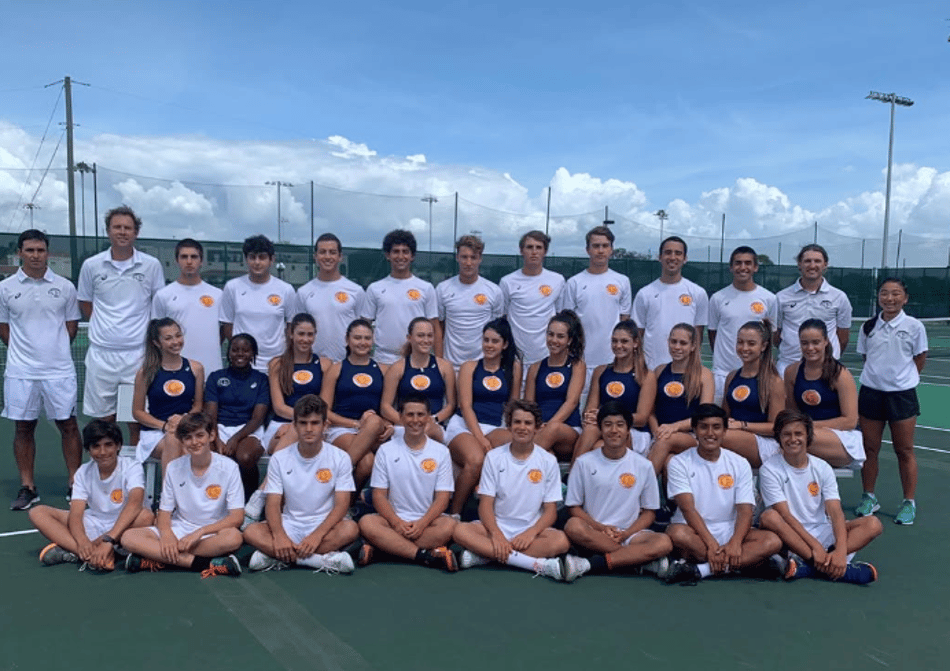 Jaime Oncins com uma das turmas da Montverde Academy (Divulgação)