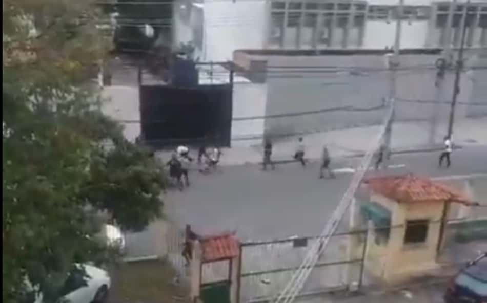 Duas pessoas ficam feridas em briga de torcida na zona norte do Rio