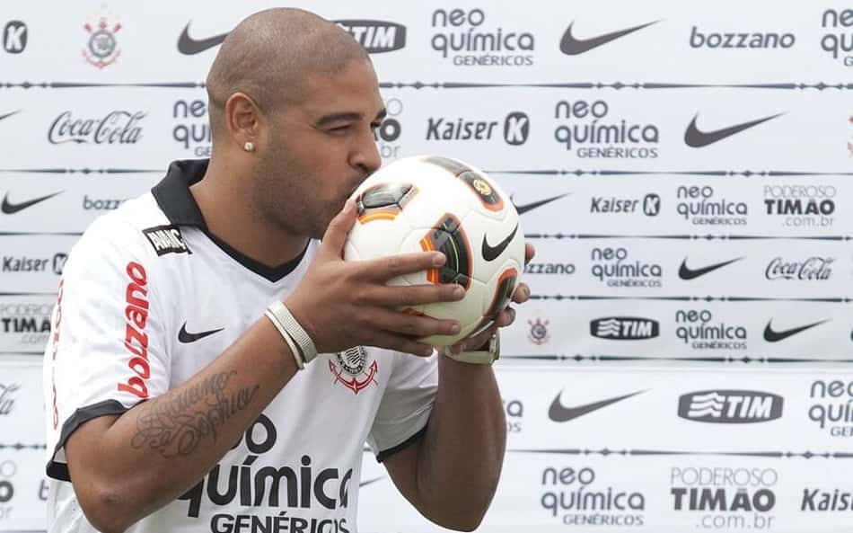 Adriano Imperador revela por que não deu certo no Corinthians: 'Realmente'