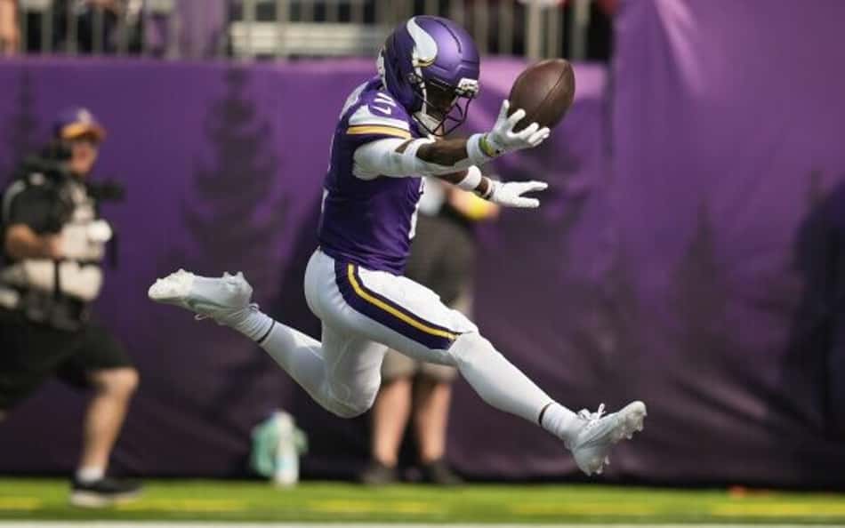 NFL: Isaiah Rodgers faz história e coloca Vikings no livro dos recordes
