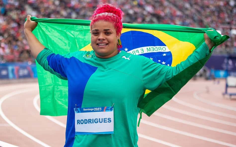 Brasileira crava melhor marca da temporada e vaga na final do Mundial de Atletismo