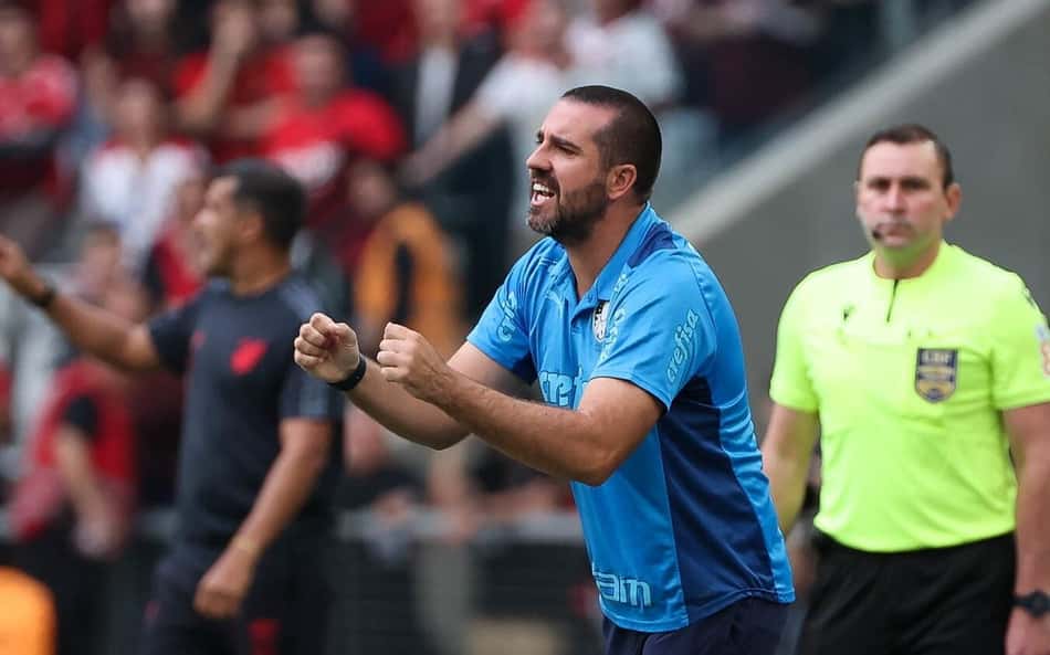 Com novidades no elenco, João Martins escala o Palmeiras com mudança no ataque