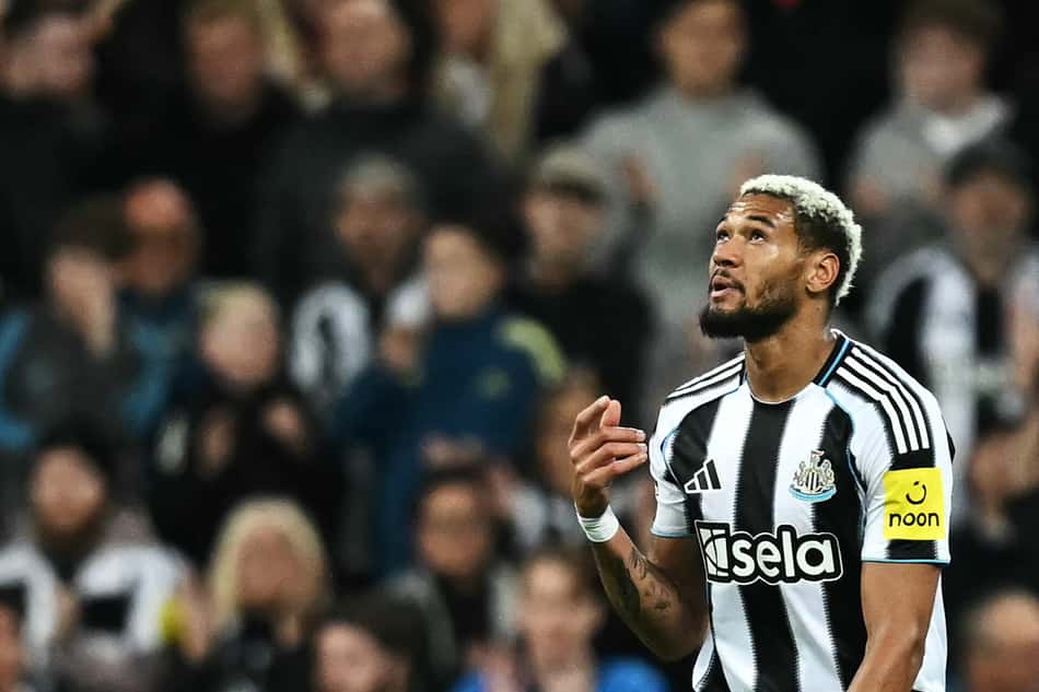Joelinton em ação pelo Newcastle (Foto: Paul ELLIS / AFP)