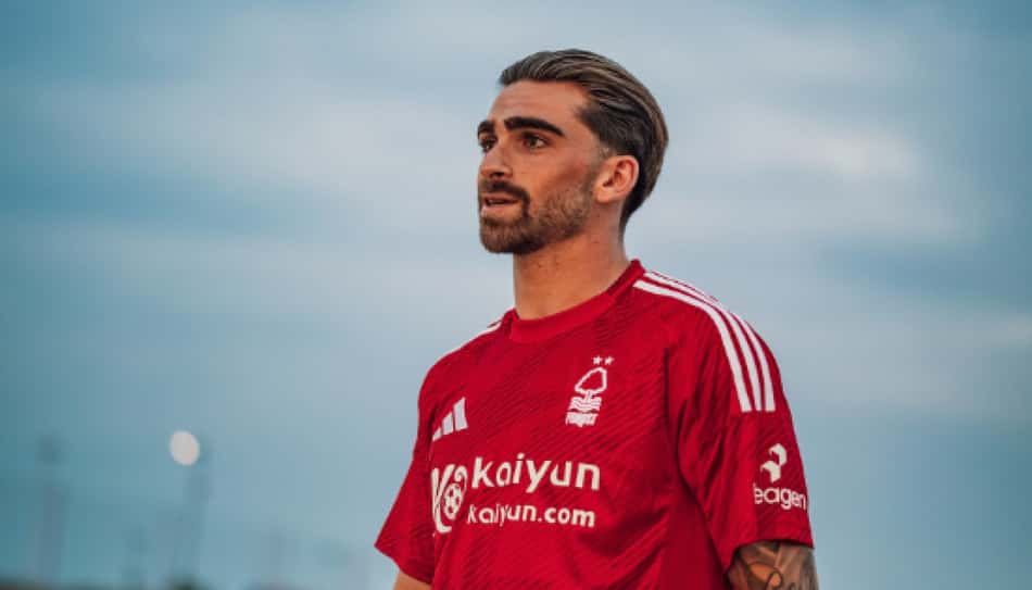 Jota Silva em apresentação no Nottingham Forest (Foto: Reprodução/Nottingham Forest)