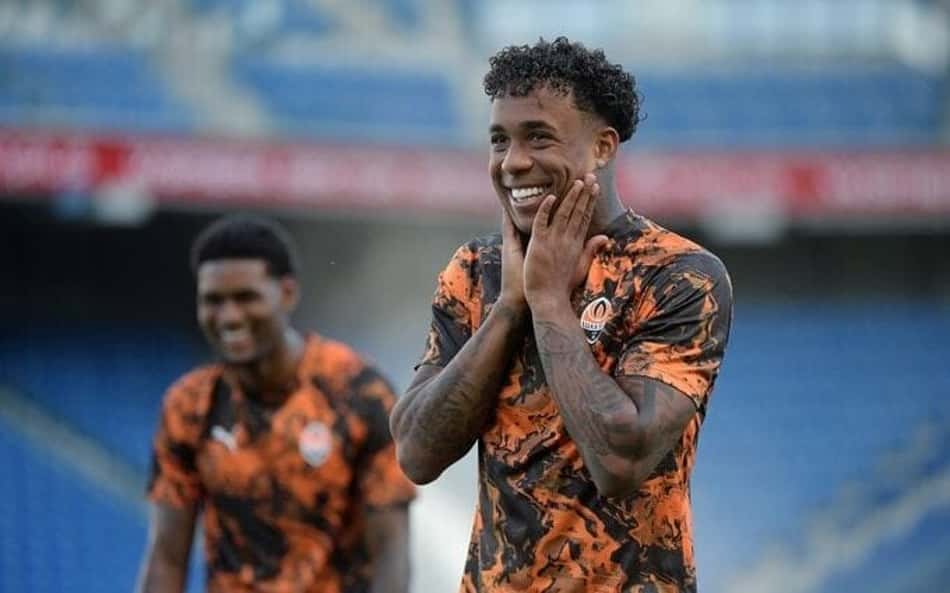 Clubes fazem leilão por ex-Palmeiras em destaque na Europa