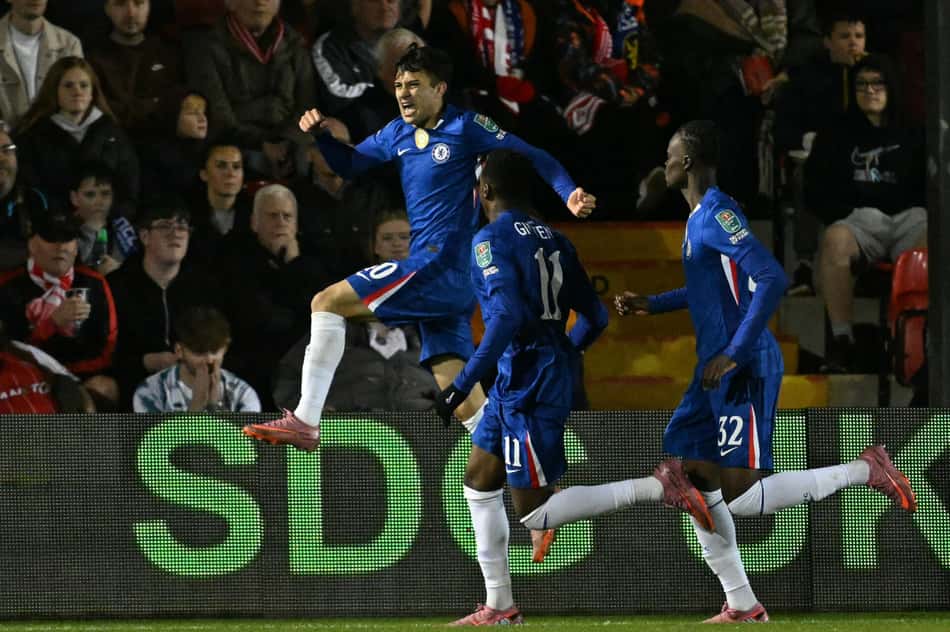 Com gol de Buonanotte, o Chelsea venceu o Lincoln City pela Copa da Liga Inglesa (Foto: Oli SCARFF / AFP)