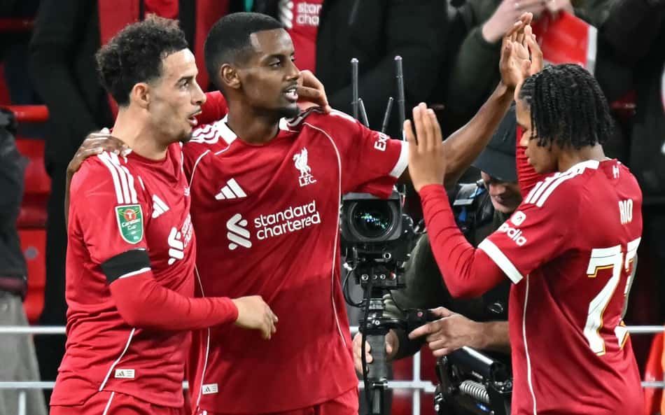 Favoritos passam sufoco, mas avançam; veja os resultados da Copa da Liga Inglesa