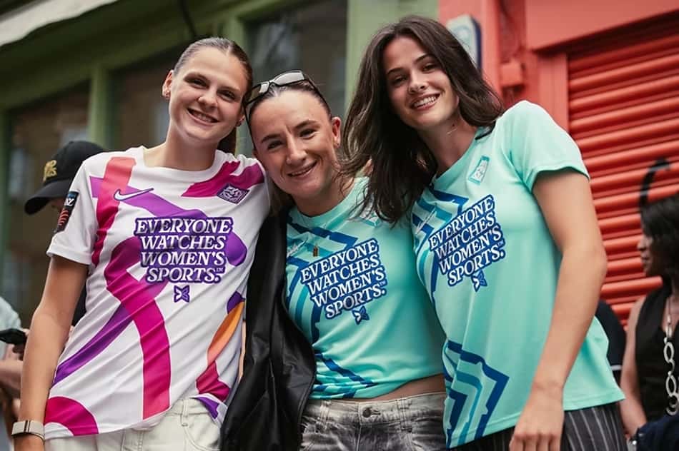 Camisa do London City Lionesses com a logo da Togethxr estampada (Foto: Reprodução/London City Lionesses)