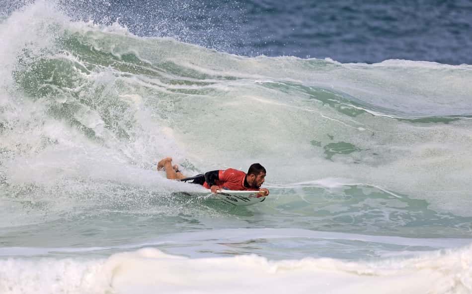 Lucas Chumbo é nomeado o melhor do mundo em ondas gigantes