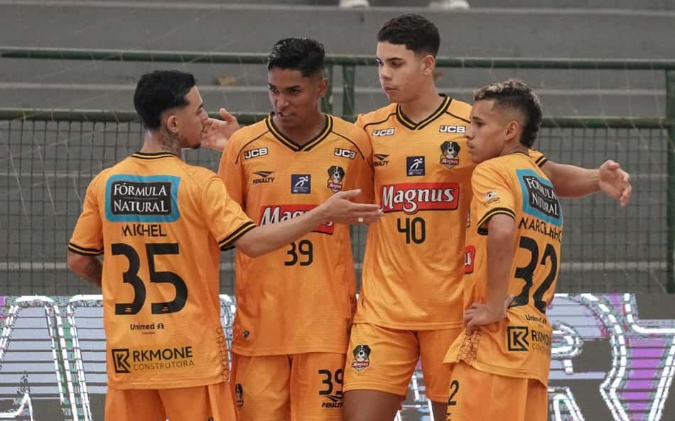 Magnus sai atrás, mas vence na estreia da Copa Mundo do Futsal Sub-19