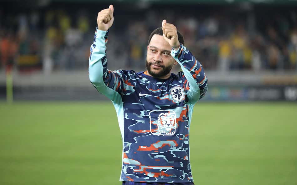 Memphis Depay, do Corinthians, se torna o maior artilheiro da história da Holanda