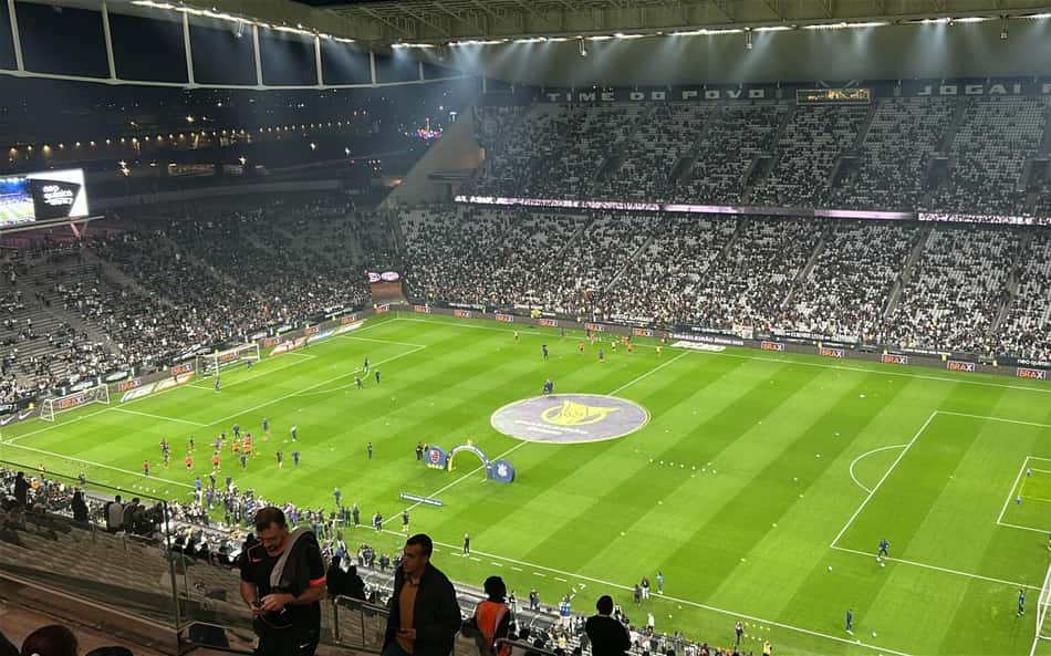 Estádios do Palmeiras e do Corinthians viram palco para festas de aniversário