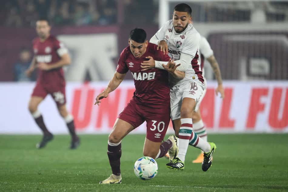 Nonato em ação no jogo do Fluminense contra o Lanús pelas quartas de final da Sul-Americana