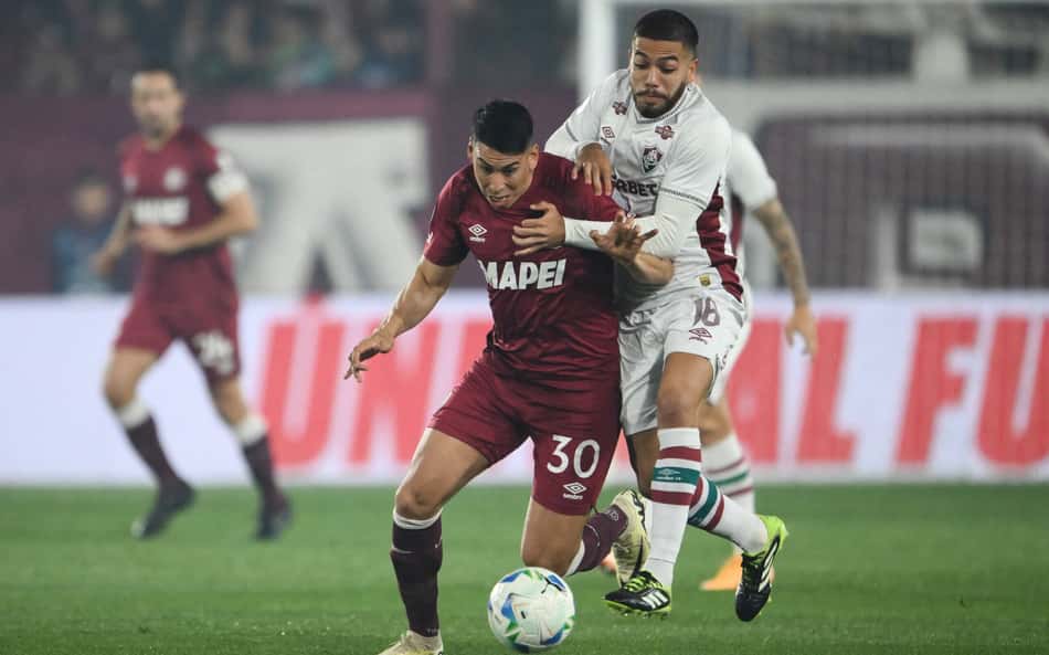 Com reviravoltas, IA simula confronto entre Fluminense e Lanús