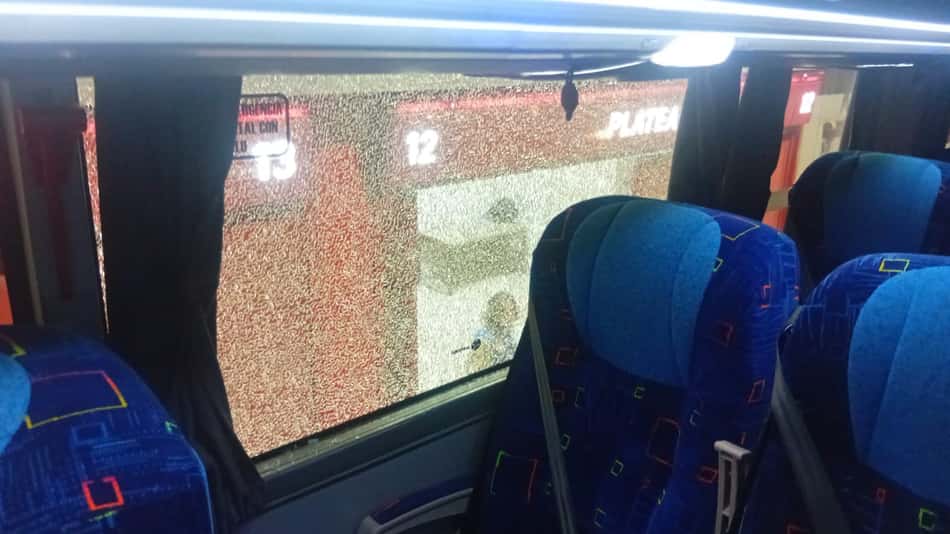 ônibus Flamengo apedrejado