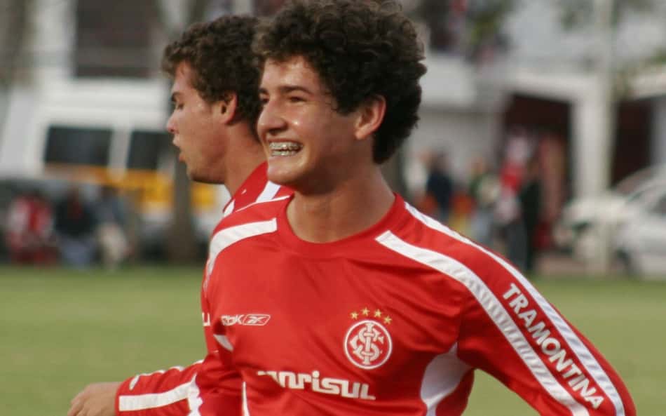 Palmeiras 1 x 4 Internacional no Brasileirão 2006; a estreia absurda de Alexandre Pato