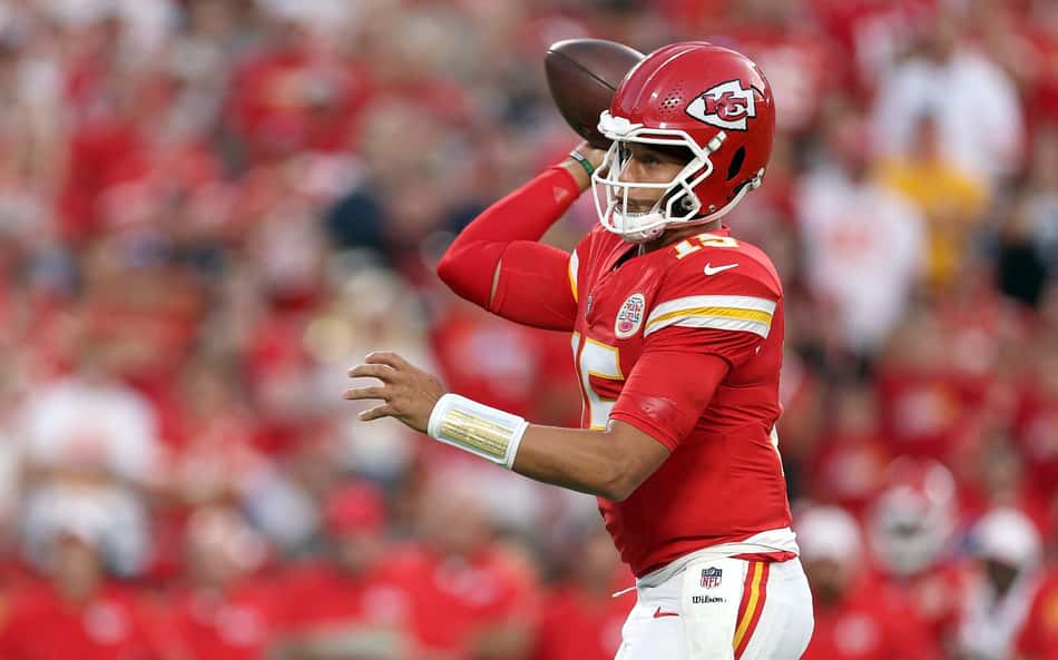 O quarterback Patrick Mahomes foi um dos mais festejados na chegada ao Brasil (Foto: JAMIE SQUIRE / GETTY IMAGES NORTH AMERICA / Getty Images via AFP)