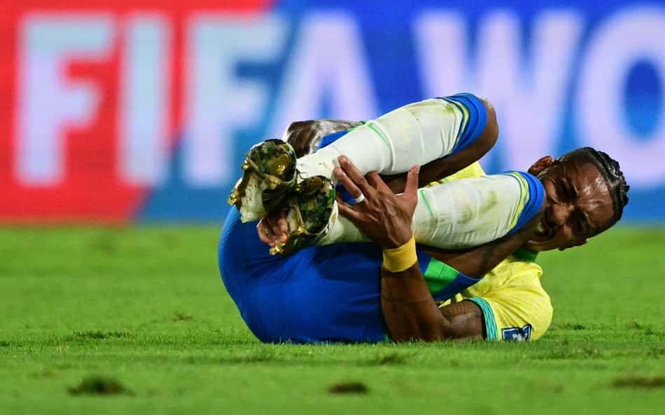 Jornal critica titularidade de Raphinha na Seleção e aponta 'proteção' ao Real Madrid: 'Escândalo'
