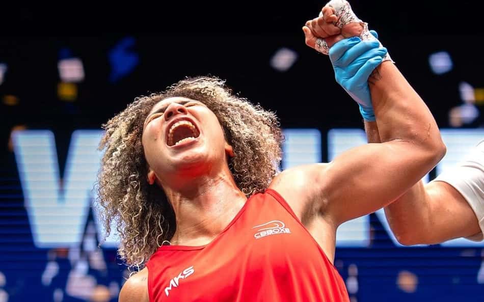 É OURO NO BOXE! Rebeca Lima vence revanche contra polonesa e é campeã mundial