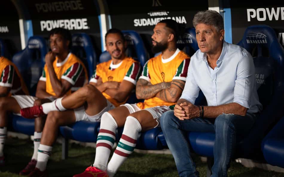 Torcedores do Fluminense mandam recado a Renato Gaúcho após eliminação