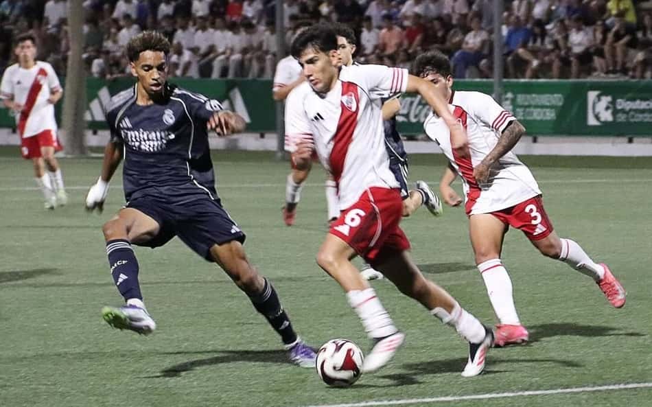 VÍDEO: rivais do Palmeiras protagonizam cenas lamentáveis no Mundial sub-17