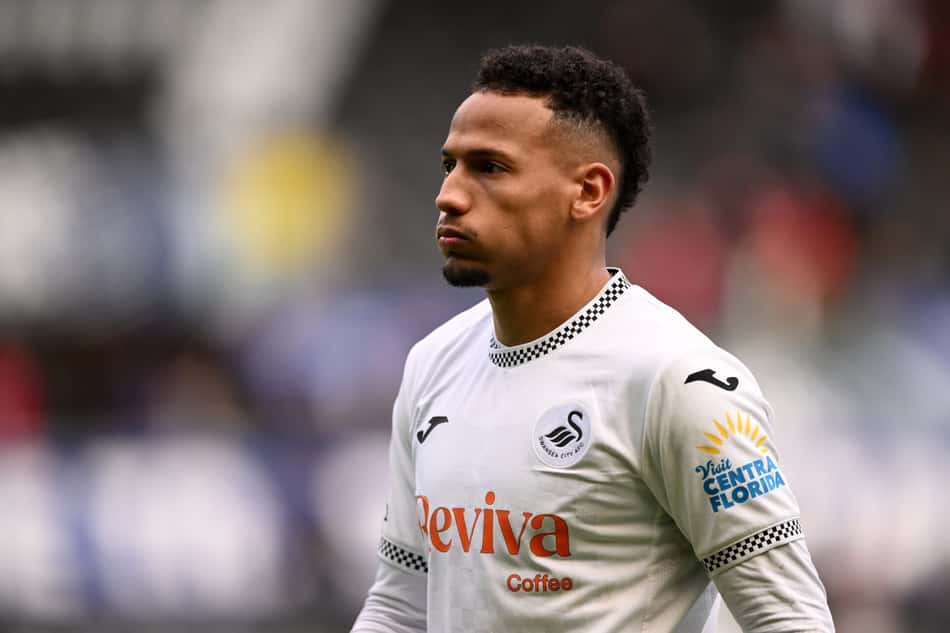 Ronald em ação pelo Swansea City (Foto: Divulgação / Swanseacity.com)