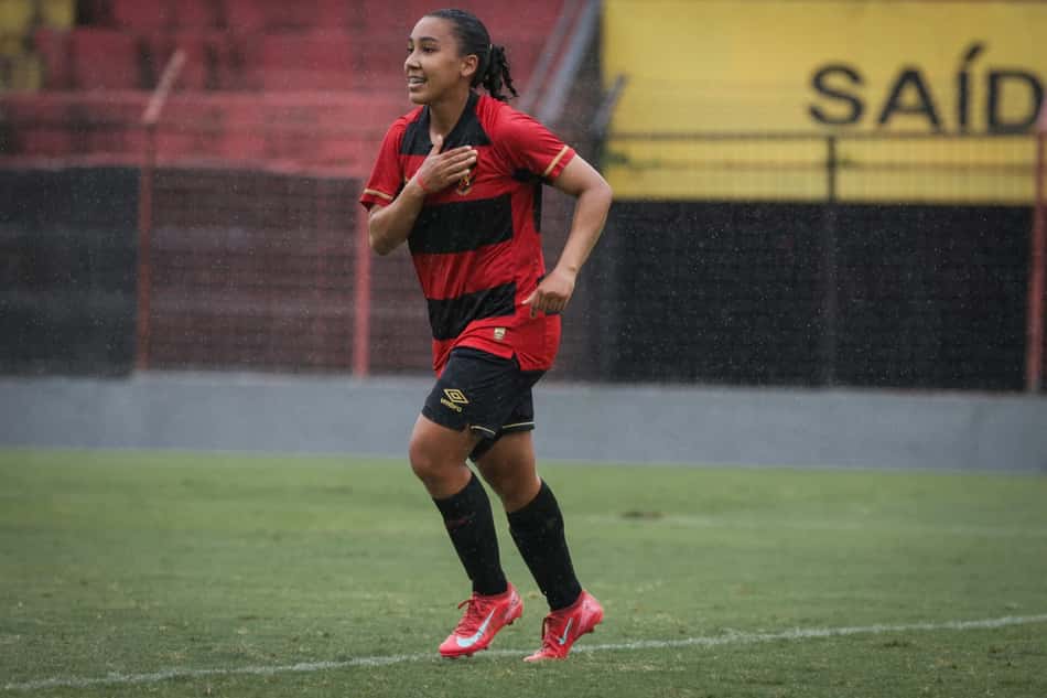 Jogadora do Sport comemora gol na Copa do Brasil Feminina (Foto: Reproduçao/Sport)