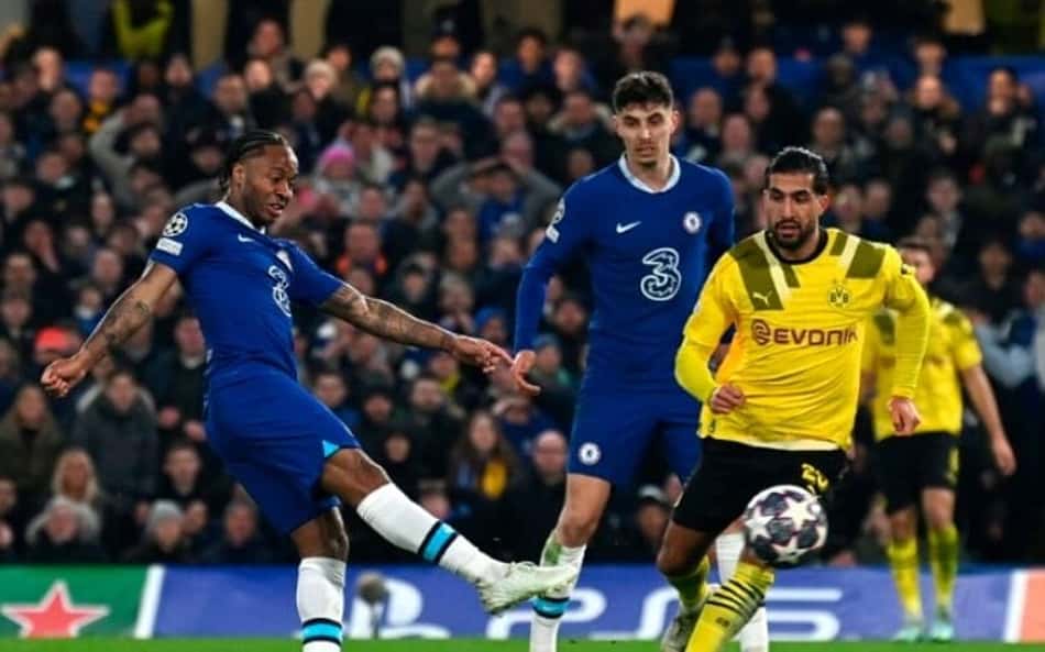 Raheem Sterling em ação pelo Chelsea (Foto: Glyn Kirk / AFP)