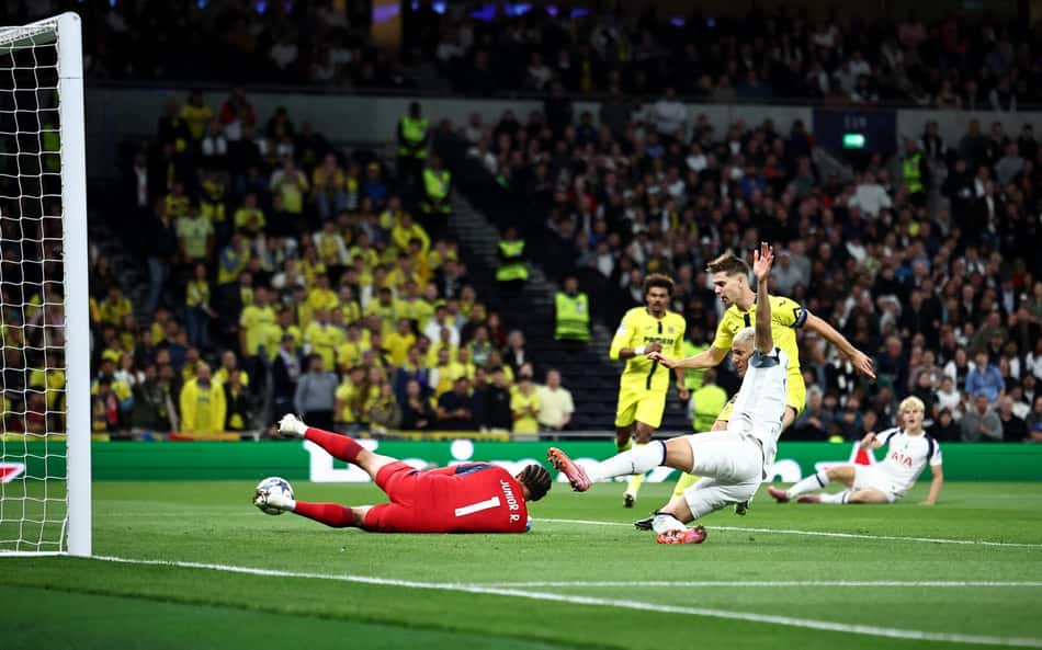 Com gol contra brasileiro, Tottenham vence Villarreal na estreia da Champions