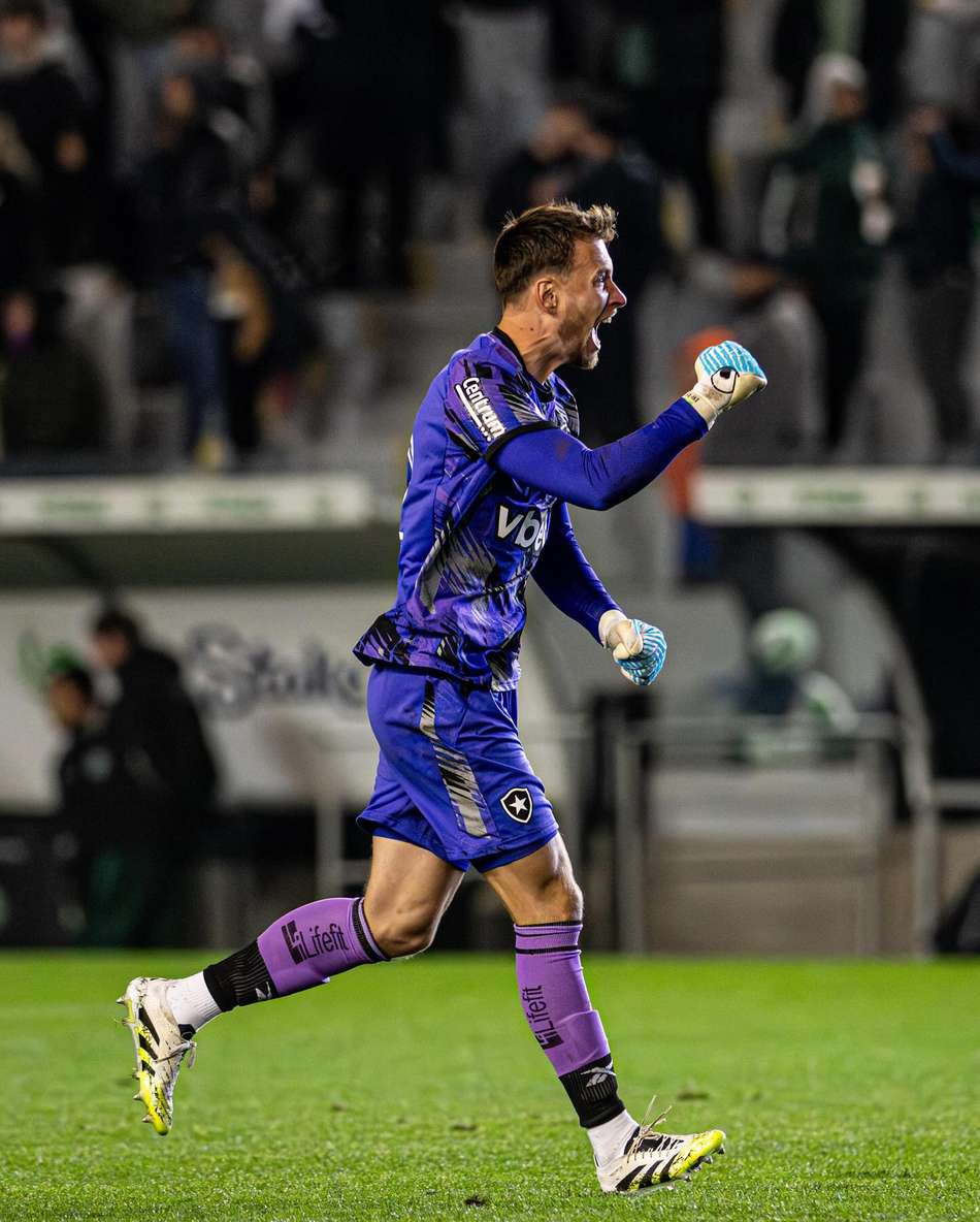 Neto em ação na vitória do Botafogo sobre o Juventude (Foto: Vítor Silva/Botafogo)