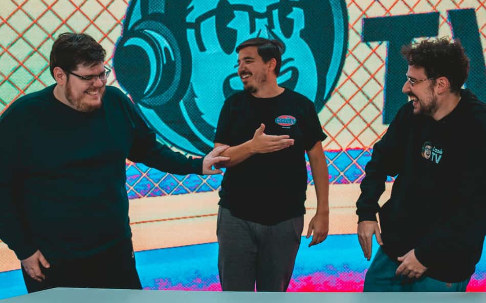 CazéTV devolve alfinetada da Globo e provoca: 'Faça como a mamãe'