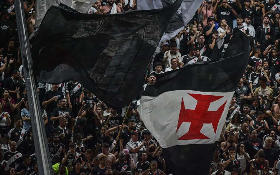 Lesão de jogador do Vasco preocupa torcedores: 'Não aguento'