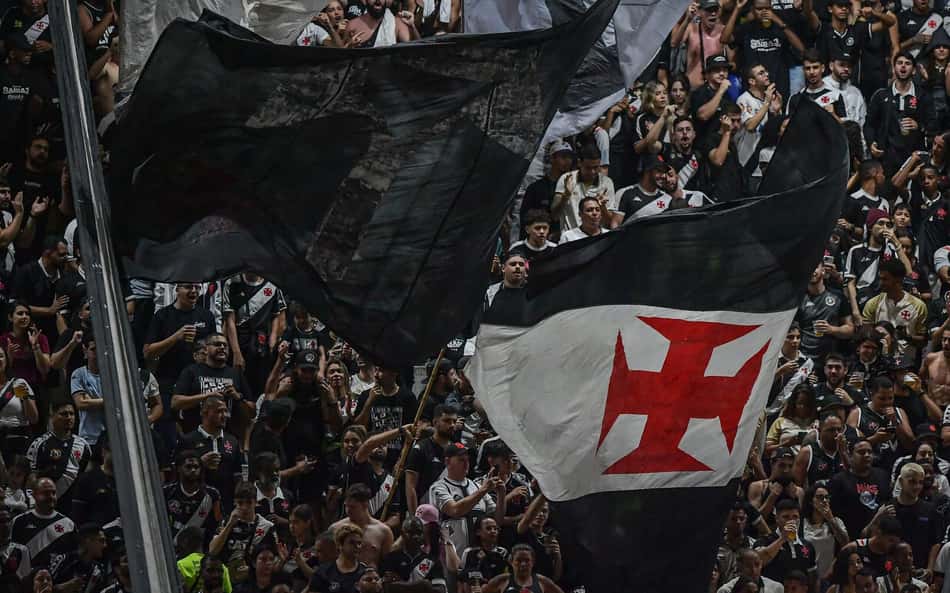 Torcida do Vasco esgota ingressos para duelo com o Botafogo pela Copa do Brasil