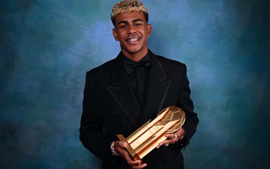 Yamal vence o Troféu Kopa, prêmio de melhor jogador sub-21 do mundo pela France Football (Foto: Divulgação/Ballon d'Or)