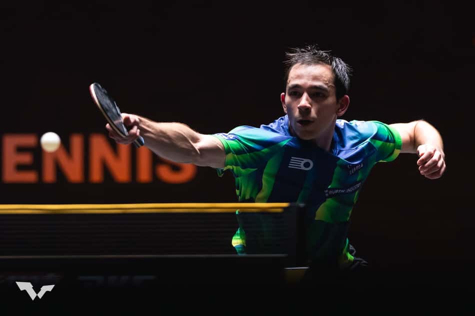 Hugo Calderano na vitória sobre o anfitrião Zhou Qihao no China Smash (Divulgação/WTT)