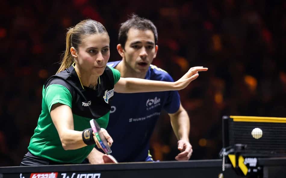Hugo Calderano e Bruna Takahashi na derrota para os anfitriões Wang Chuqin e Sun Yingsha no China Smash (Divulgação/WTT)