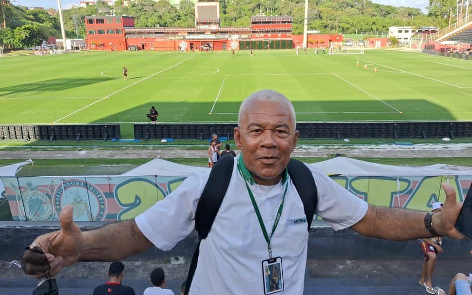 Conheça torcedor do Vitória que viralizou com demonstração de amor ao clube