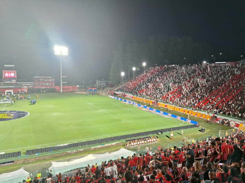 Festa da torcida do Vitória antes da bola rolar no Barradão (Foto: Rafael do Carmo / Lance!)