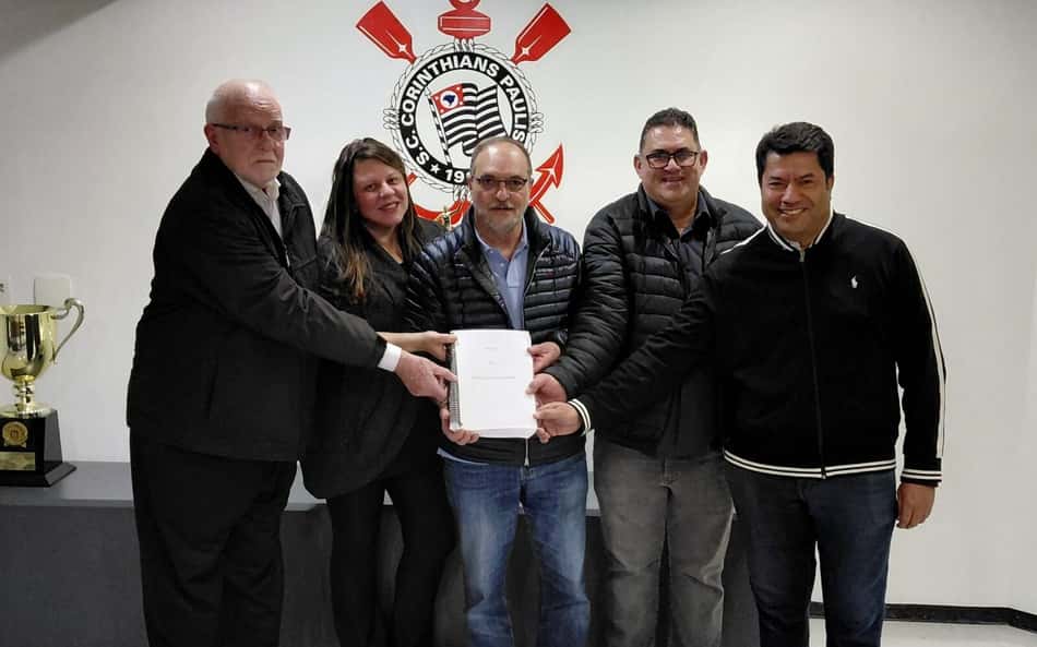 Comissão entrega relatório da reforma do estatuto do Corinthians