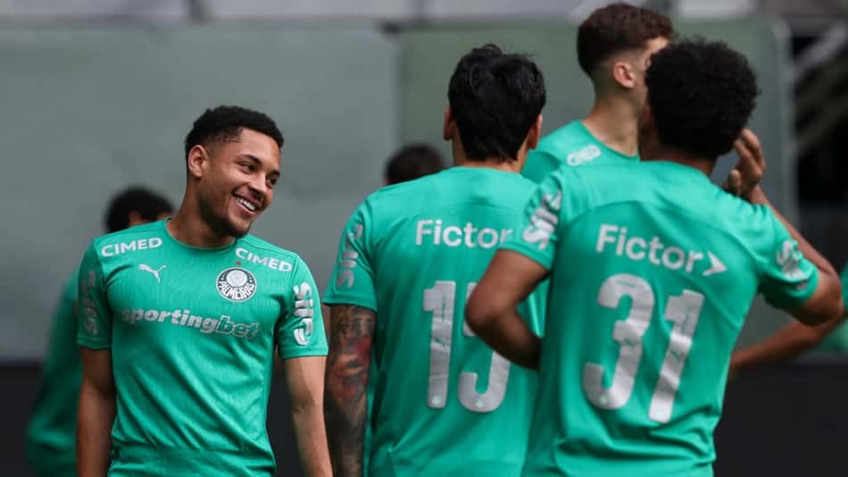 O jogador Vitor Roque, da SE Palmeiras, durante treinamento, na arena Allianz Parque. (Foto: Cesar Greco/Palmeiras/by Canon)