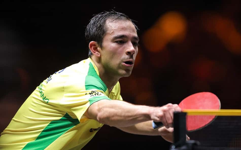Hugo Calderano na vitória sobre o francês Simon Gauzy no China Smash (Foto: Divulgação/WTT)