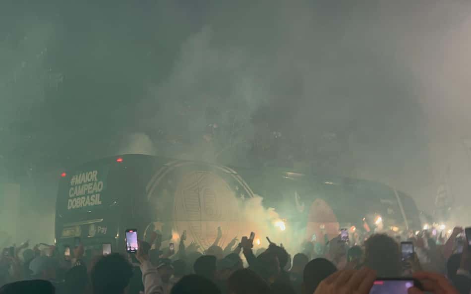 Torcida do Palmeiras promete 'ambiente hostil' em busca de virada histórica na Libertadores